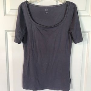Gap feather tee